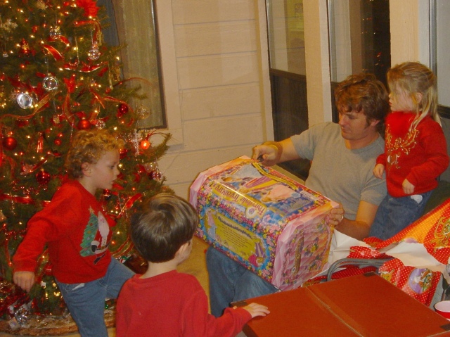 Hildebrand Christmas ScreenSaver/640x480_2004-12-24-30 Christmas Eve J&J.jpg